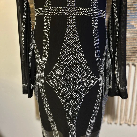 Elegant Black and Silver Women's Dress - Picture 4 of 11